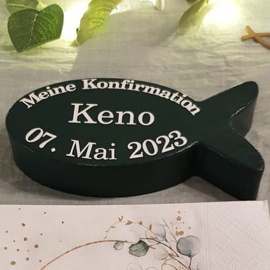 Betonfisch mit Schrift zur Kommunion