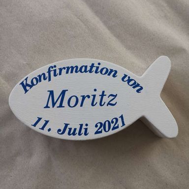 Betonfisch mit Schrift zur Kommunion